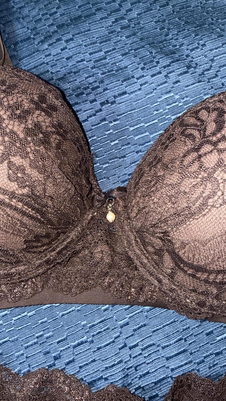 Conjunto de lingerie em renda marrom