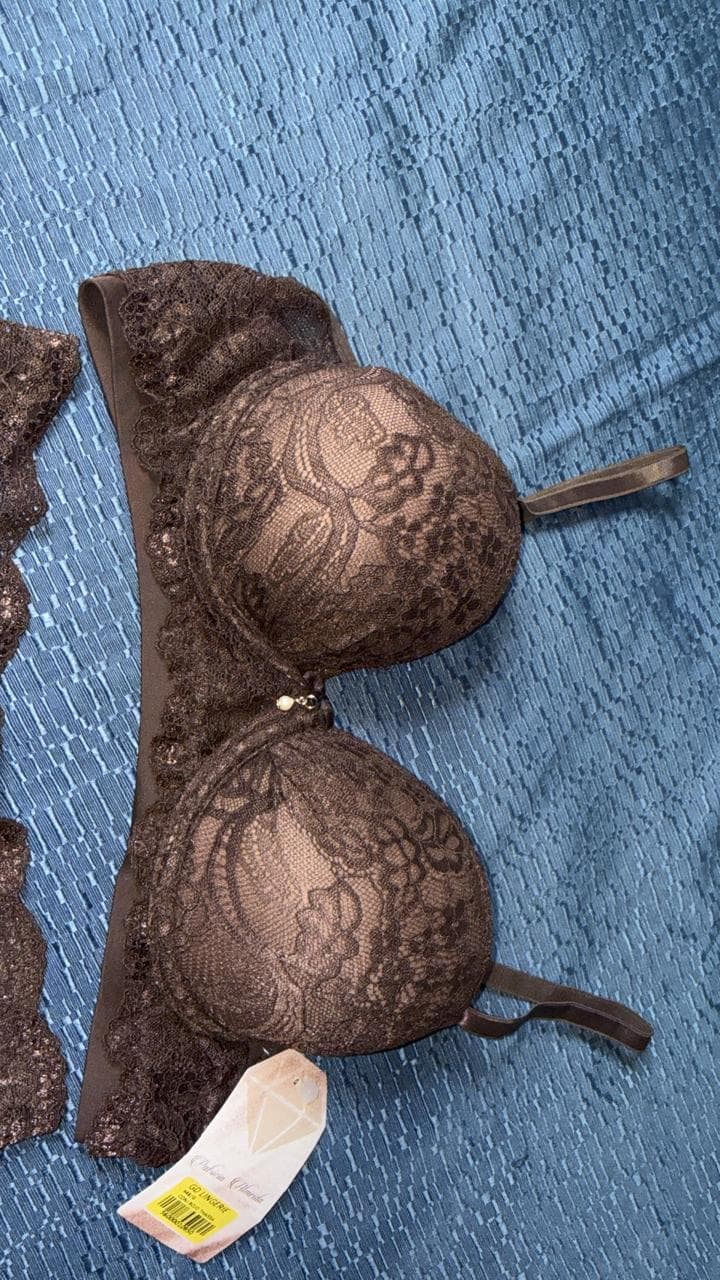 Conjunto de lingerie em renda marrom