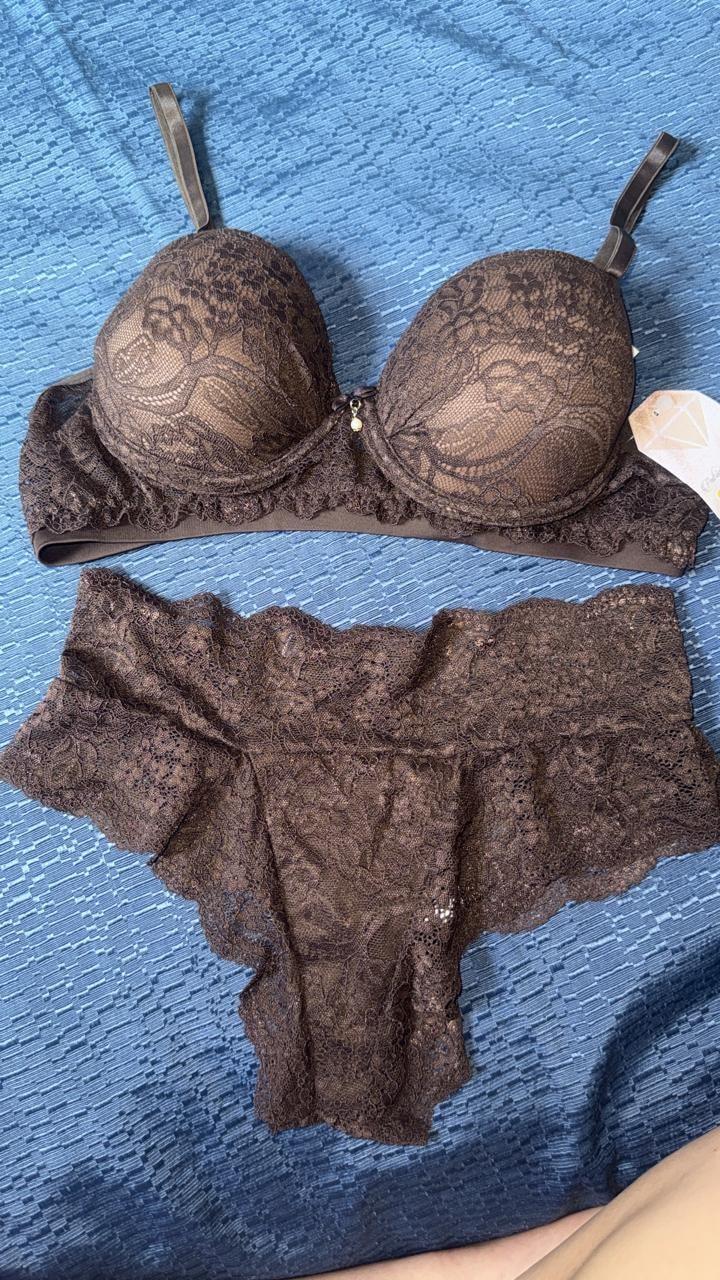 Conjunto de lingerie em renda marrom